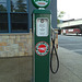 Dino's gas pump / L'essence de Dino à l'ancienne