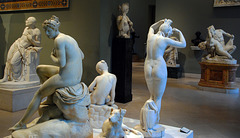 Le COVID nous prive entre autres d'admirer les oeuvres d'art , en l'occurrence le Louvre .