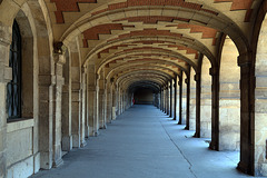 Les arcades en hiver , autour de la Place des Vosges