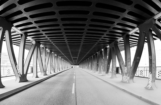 HFF: Die Oberhafen-Brücke in Hamburg