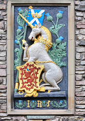 Wappenplatte vor dem Tor zum Palace of Holyroodhouse