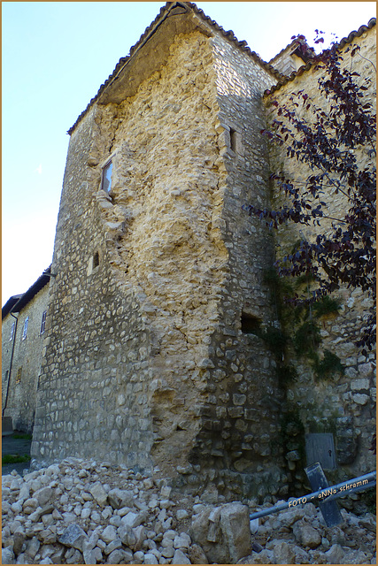 Erdbeben Norcia [6] - Turm der Stadtmauer