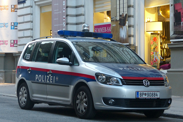 Bundespolizei Touran in Vienna - 23 August 2017