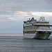 Die MS VENTURA der P&O Cruises beim Einlaufen in den Hafen von Funchal auf Madeira