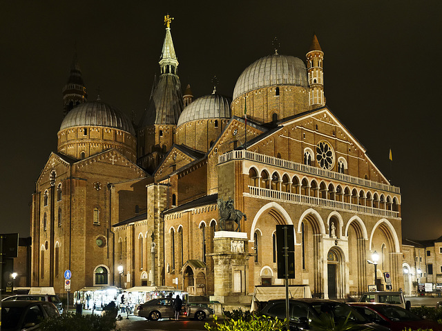 Padova, the Church of Sant'Antonio by night
