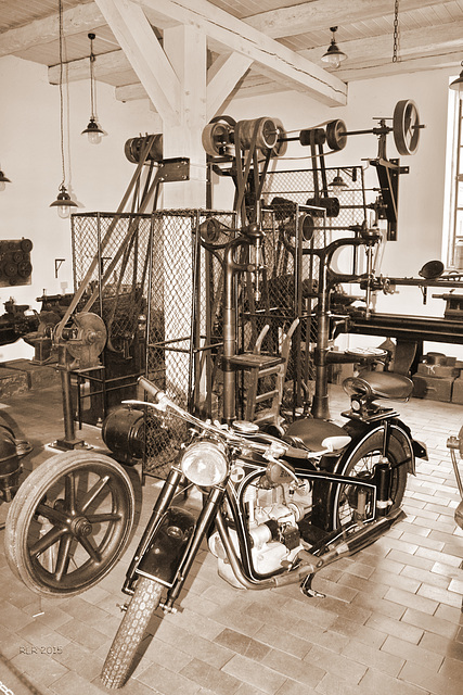 Hagenow, Werkstatt mit EMW-Motorrad