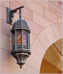 Mascate : Un bel lampione nella moskea Sultan Qaboos