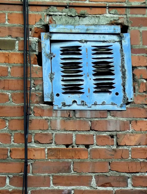 Grate with wires