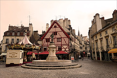Dijon, Place du Bareuzai