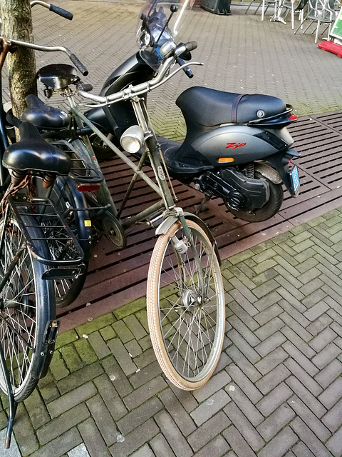 The Hague 2020 – Gazelle cross frame bicycle