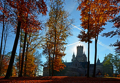 Herbst vorm Schloss