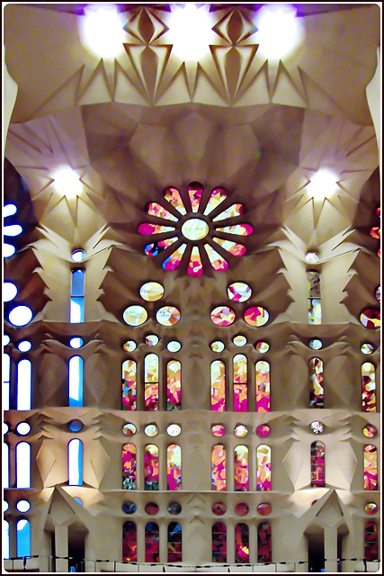 Barcellona : Sagrada Familia, interior view