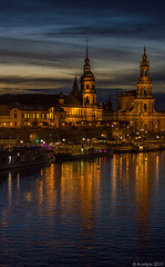 Dresden zur Blauen Stunde - Blick von der Carolabrücke  (© Buelipix)