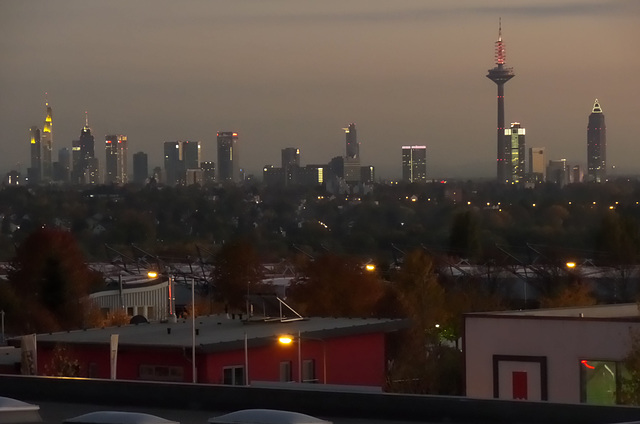 Frankfurts Skyline, von ganz weit draußen