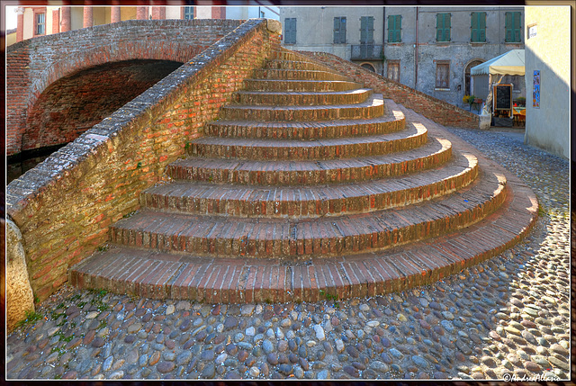 Staircase of Sbirri Bridge, Comacchio