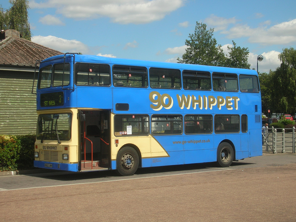 Go-Whippet (Whippet Coaches) K662 UNH in St.Ives - 9 Aug 2011 (DSCN6681)