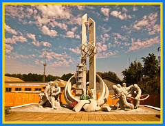 Chernobil, Ucrania. Monumento en memoria +(3PiP)
