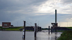 Gezeiten und Hochwassersperrwerk an der Unterelbe in Wischhafen