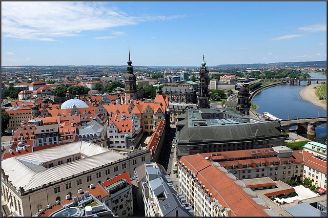 Blick von der Laterne der Frauenkirche in Dresden nach Westen