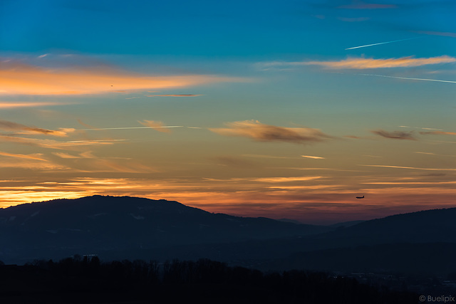Farbenspiel während dem Sonnenuntergang vom 14. Februar 2019 oberhalb Eschenmosen/Bülach (© Buelipix)