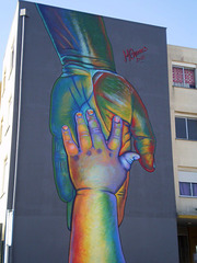 Hands mural, by Mário Gomes.