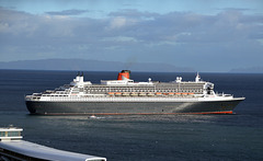 Ihre Majestät QUEEN MARY 2, verlässt den Hafen Funchal auf Madeira