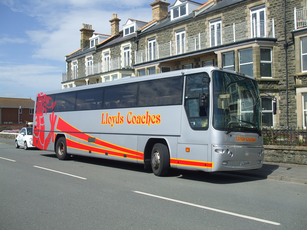 DSCF0287 Lloyd’s Coaches, Machynlleth LC10 WYN