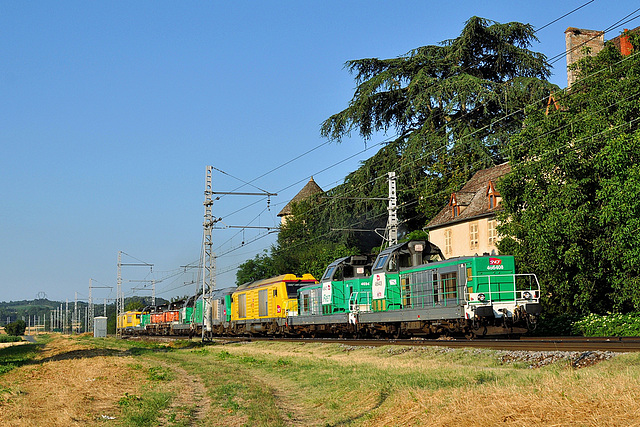 Train de machines à Fleurville