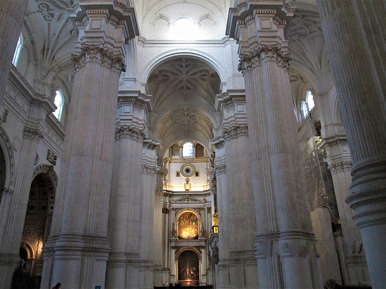 Granada Cathedral: left nave.