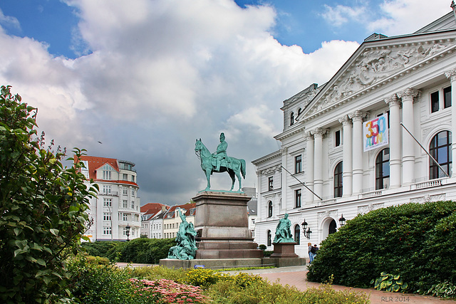Hamburg Altona, Rathaus und Kaiser-Wilhelm-Denkmal