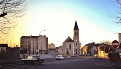 Bondy (93) 31 décembre 1972. Le centre-ville et l'église Saint-Pierre. (Diapositive numérisée).