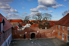 Neustadt-Glewe, Blick vom Bergfried auf den Burghof