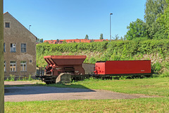 (182/365) Bahnhofswagen und Feuerlöschwagen, abgestellt im ehemaligen BW Nossen