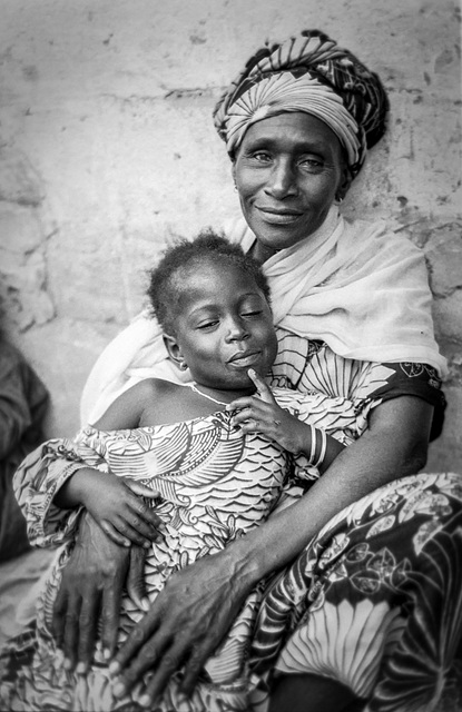 au Sénégal : le sourire de la mère...