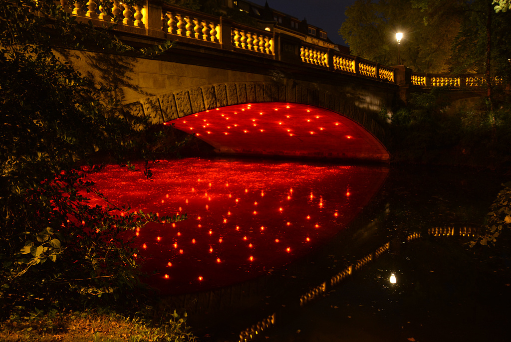 Rotlicht an der Jasperalleebrücke in Braunschweig
