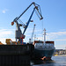 Hafenkran u. Feeder-Containerschiff