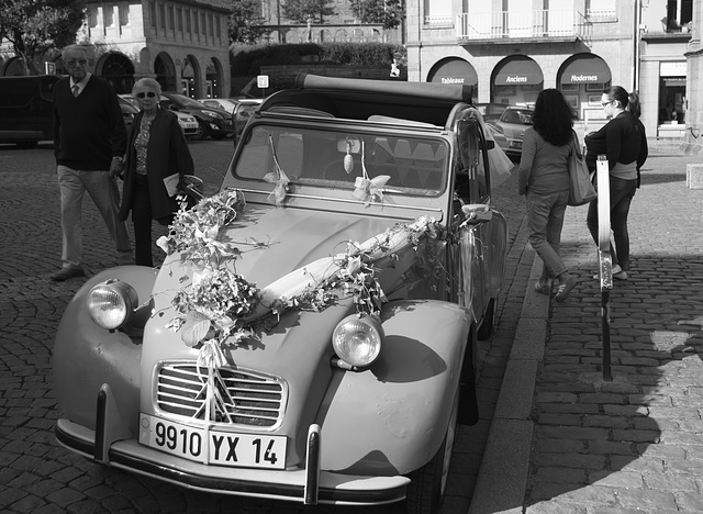 Wedding Car in St Malo (1)