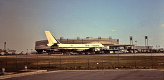 Aéroport Roissy-Charles-de-Gaulle (95) Mai 1976. (Diapositive numérisée).