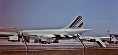 Aéroport Roissy-Charles-de-Gaulle (95) Mai 1976. Le Concorde en pleine gloire... (Diapositive numérisée).