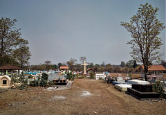Cimetière laotien / Laotian cemetery