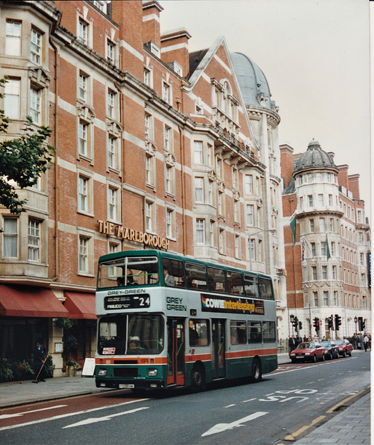 Grey-Green 123 (F123 PHM) in London – 25 Sep 1991 (152-18)