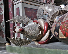 great brington church, northants (52)crest on helmet beneath head of effigy on c16 tomb of robert, baron spencer and margaret willoughby by jasper hollemans erected 1599