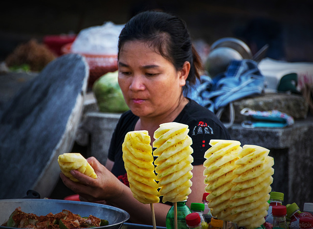 abends auf dem Markt von Hue (© Buelipix)