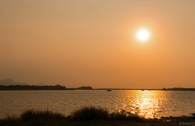 Sonnenuntergang am Thu Bon Fluss - Hoi An (© Buelipix)