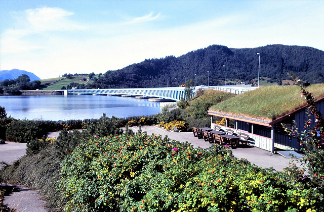 Bergsøysundbrua (deutsch „Bergsöysund-Brücke“)