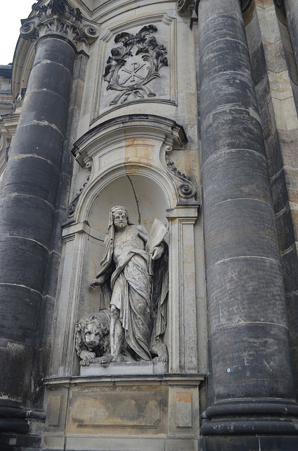 Dresden, Katholische Hofkirche, Sculpture in the Niche of the Wall