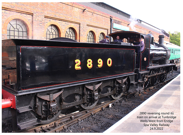 2890 reversing at Tunbridge Wells West Station 24 9 2022