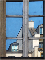 Fenêtre : miroir de la ville