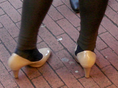 Pose timidité en talons hauts / Bashful stance in high heels