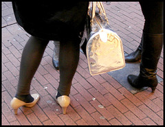All around the handbag / Autour du sac à main